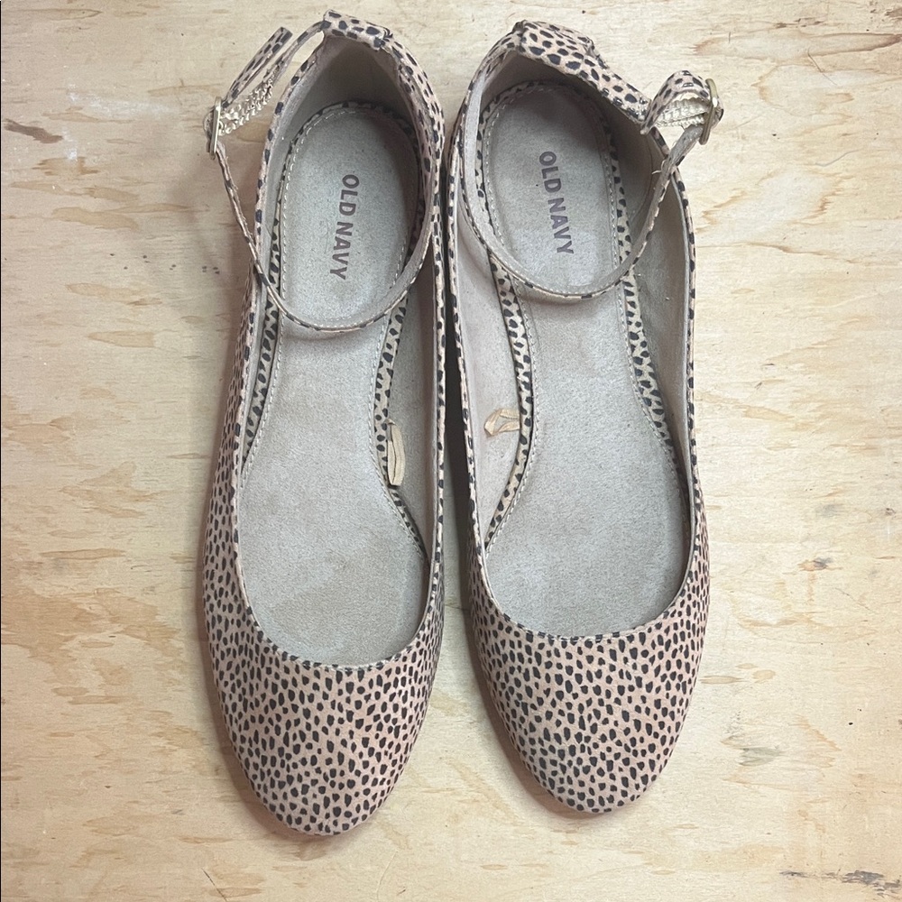 Old Navy Women's Spotted Animal Print Tan Flats Size 10